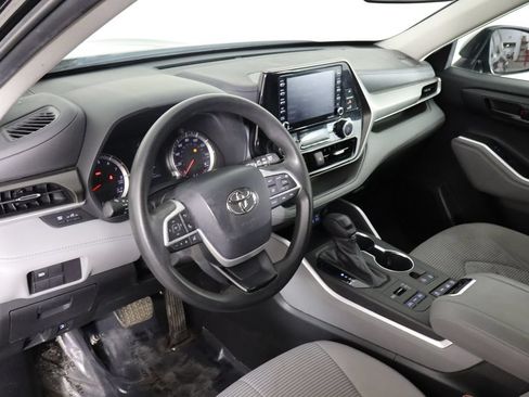 Used 2022 Toyota Highlander L AWD/4WD image 25