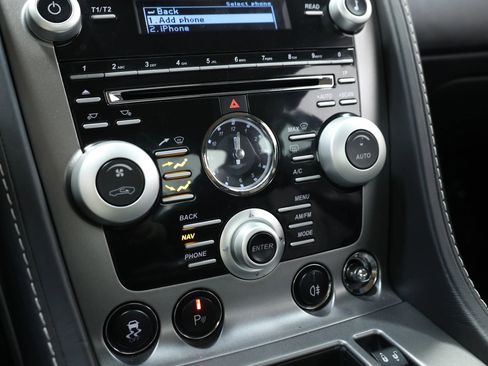 Used 2011 Aston Martin V8 Vantage Coupe RWD image 30