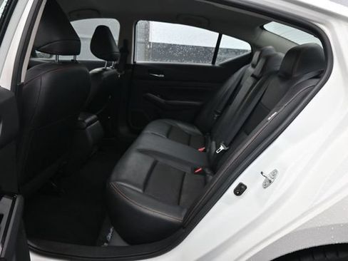 Used 2024 Nissan Altima 2.5 SR FWD image 8