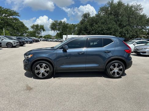 Used 2022 Volvo XC40 T5 Inscription image 3
