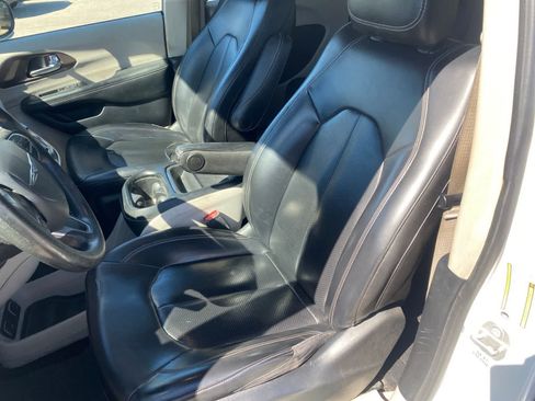 Used 2020 Chrysler Voyager Lxi FWD image 10