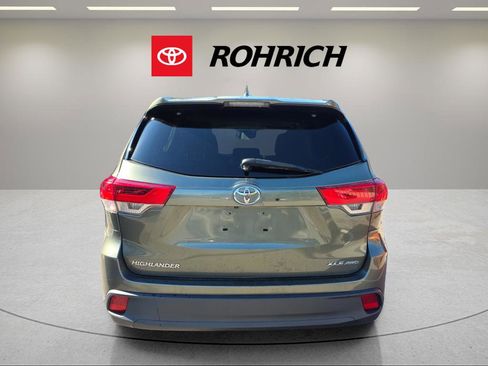 Used 2017 Toyota Highlander XLE image 4