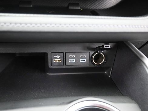 Used 2023 Toyota Highlander XLE AWD/4WD image 30