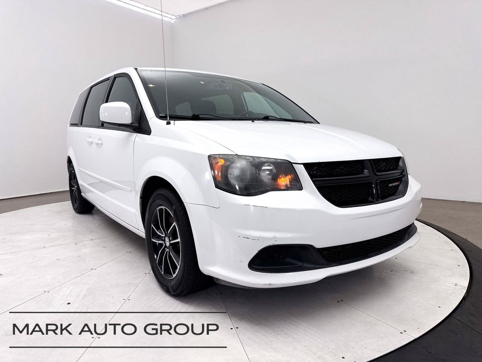 Used 2017 Dodge Grand Caravan SE FWD image 1