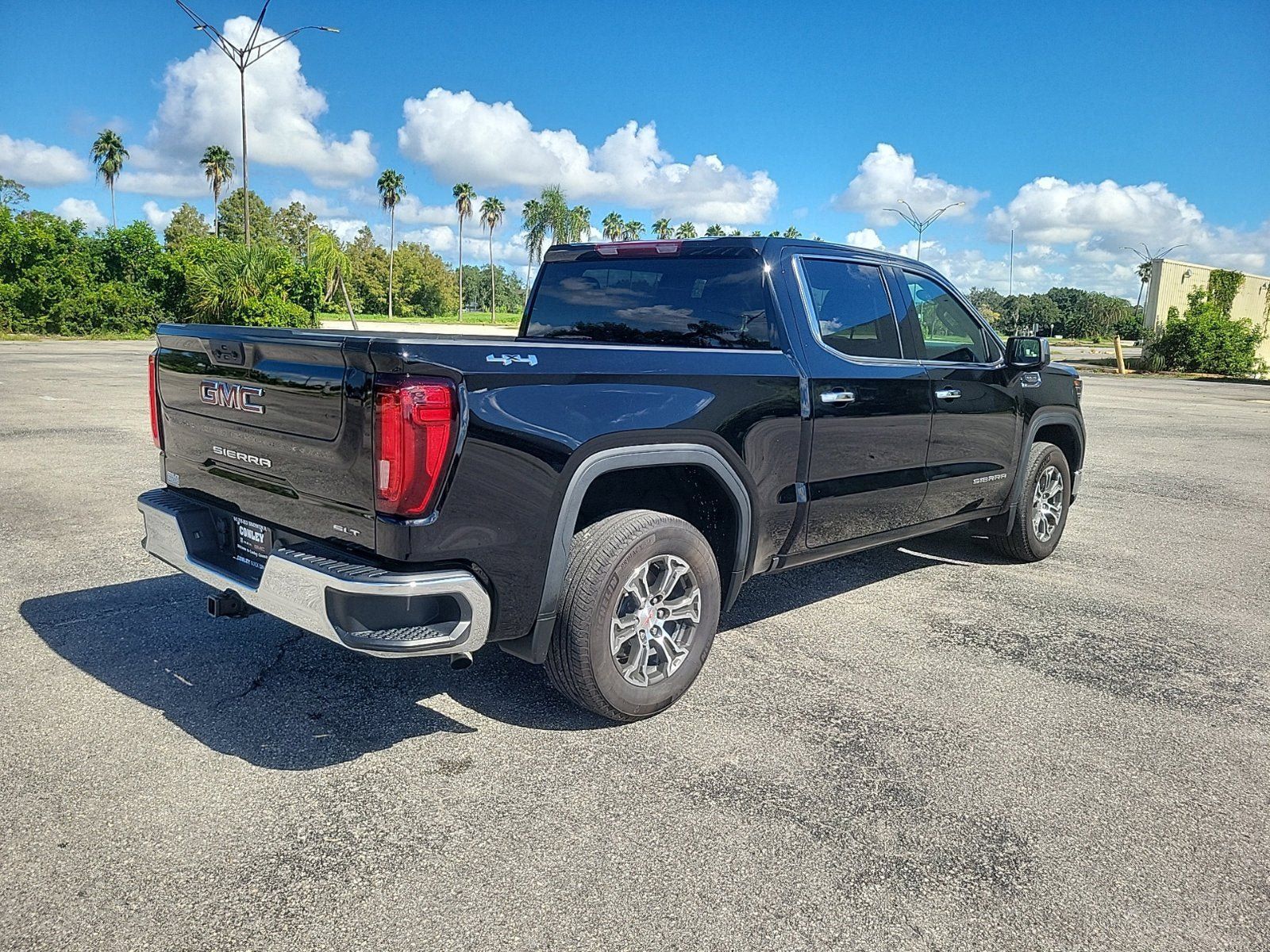 Certified 2025 GMC Sierra 1500 SLT AWD/4WD image 6