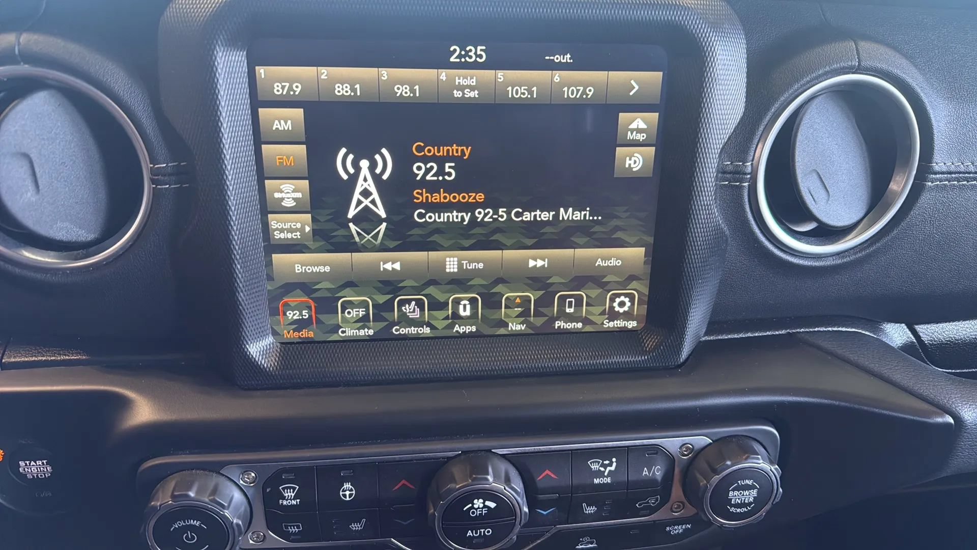 Used 2023 Jeep Wrangler Unlimited Sahara w/ Cold Weather Group AWD/4WD image 18