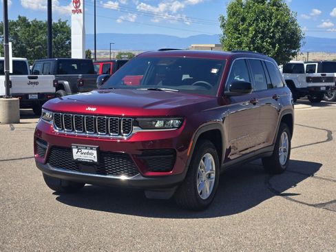 Used 2026 Jeep Grand Cherokee Laredo X AWD/4WD image 5