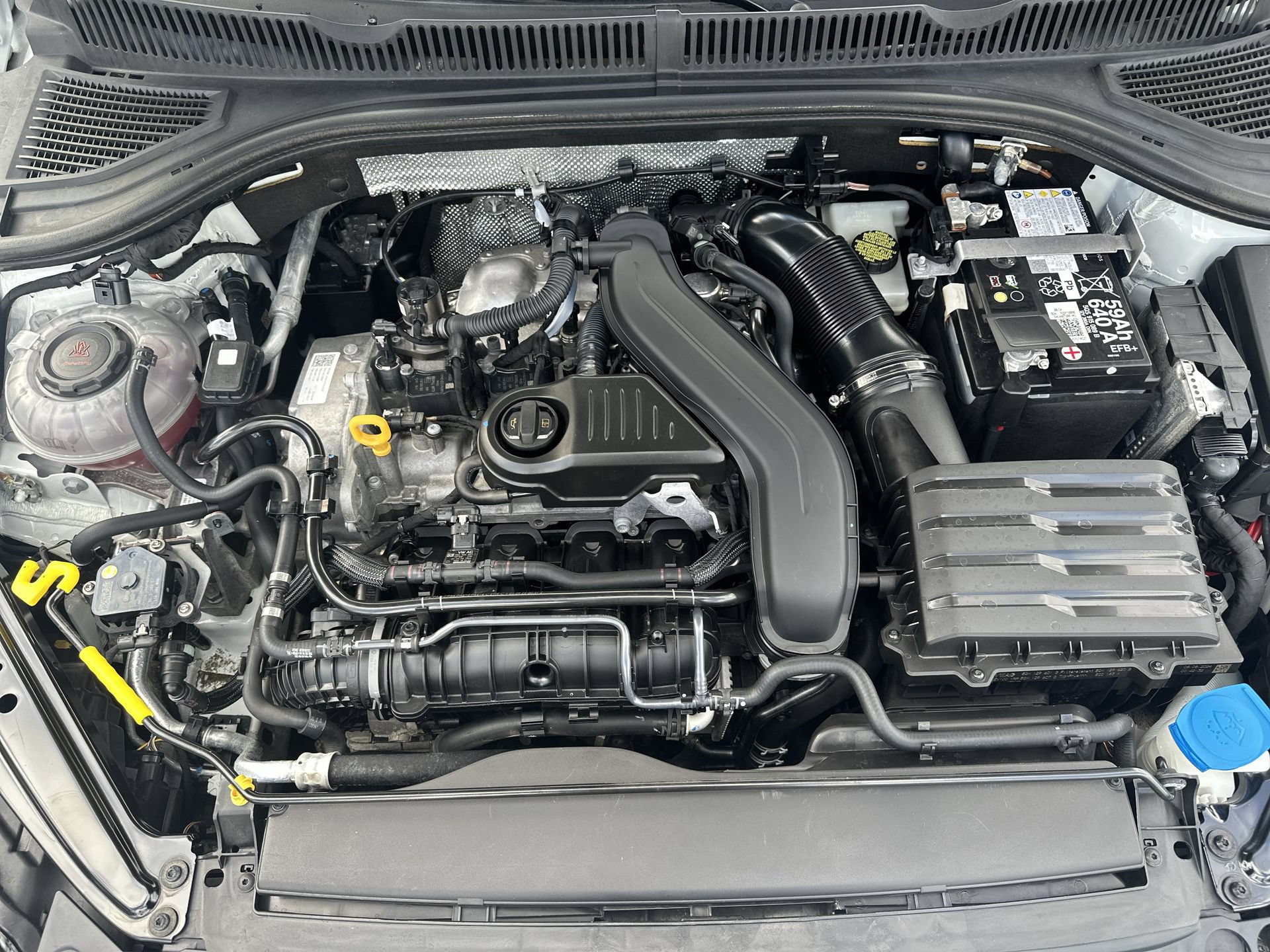Used 2025 Volkswagen Jetta Sport FWD image 32
