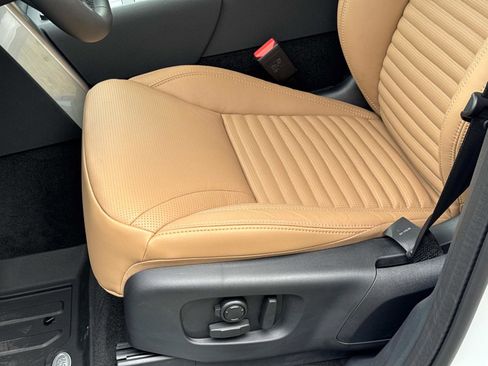 New 2025 Land Rover Discovery Dynamic SE image 19