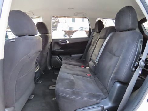 Used 2016 Nissan Pathfinder SV image 12