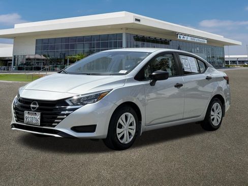 Used 2025 Nissan Versa S w/ Trunk Package FWD image 4
