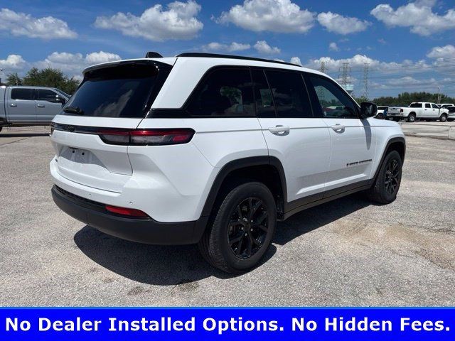 Used 2025 Jeep Grand Cherokee Altitude AWD/4WD image 3