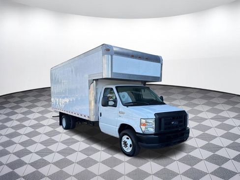 Used 2018 Ford E-350 and Econoline 350 Super Duty RWD image 6