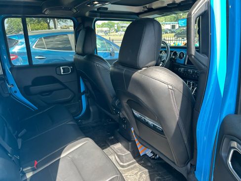 Used 2021 Jeep Wrangler Unlimited Sahara AWD/4WD image 9