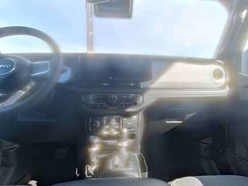 Used 2024 Jeep Wrangler Unlimited Sahara AWD/4WD image 27