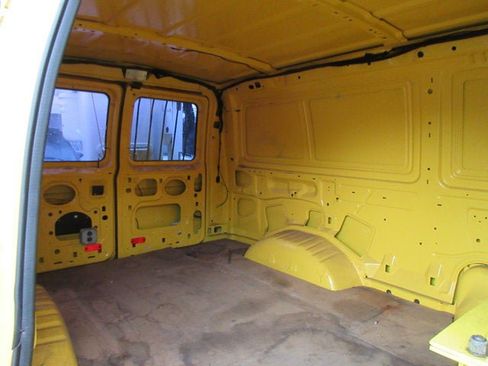 Used 2012 Ford E-350 and Econoline 350 Super Duty RWD image 9