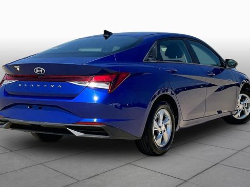 Used 2021 Hyundai Elantra SE FWD image 13