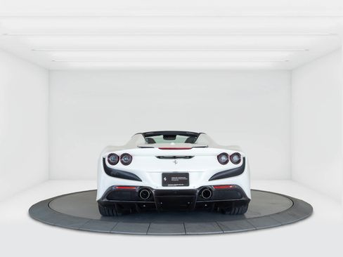 Certified 2022 Ferrari F8 Tributo RWD image 4