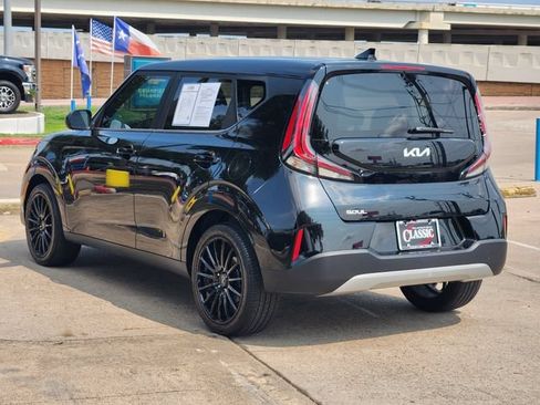 Used 2024 Kia Soul LX w/ Option Group 015 FWD image 5