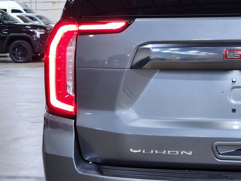 Used 2021 GMC Yukon XL AT4 w/ AT4 Premium Plus Package AWD/4WD image 20