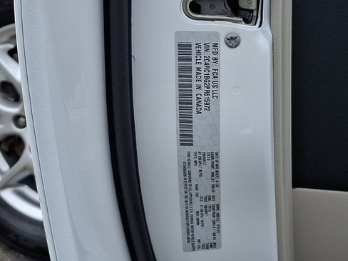 Used 2023 Chrysler Pacifica Touring-L FWD image 26