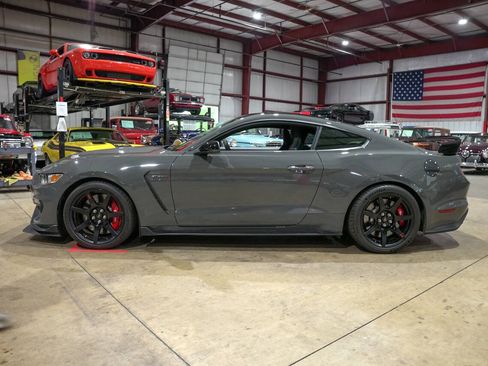Used 2018 Ford Mustang Shelby GT350R w/ GT350R Equipment Group 920A RWD image 4
