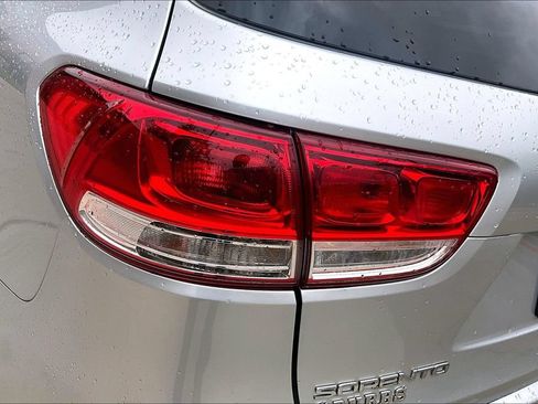 Used 2018 Kia Sorento L FWD image 41
