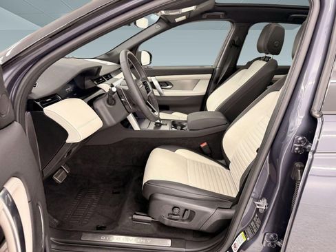 Used 2025 Land Rover Discovery Sport Dynamic SE image 5