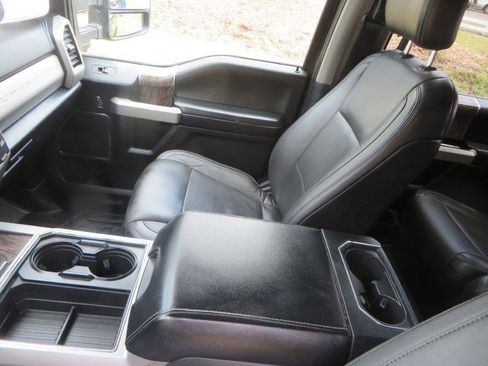 Used 2019 Ford F250 Lariat w/ Lariat Ultimate Package AWD/4WD image 27