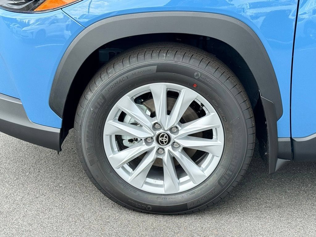 New 2026 Toyota Corolla Cross LE FWD image 29