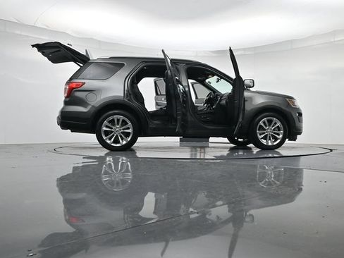 Used 2018 Ford Explorer XLT w/ Equipment Group 202A FWD image 57