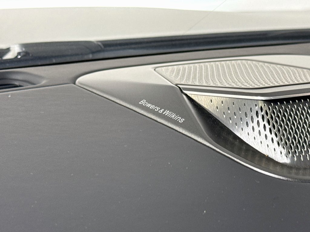 Used 2025 Aston Martin Vanquish RWD image 21