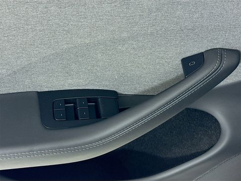 Used 2025 Tesla Model 3 Long Range image 18