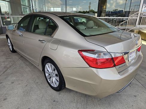 Used 2014 Honda Accord EX image 3