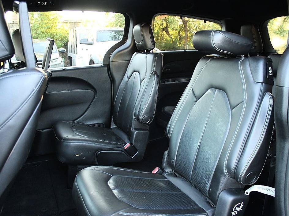 Used 2020 Chrysler Pacifica Touring-L Plus w/ Advanced Safetytec Group FWD image 13