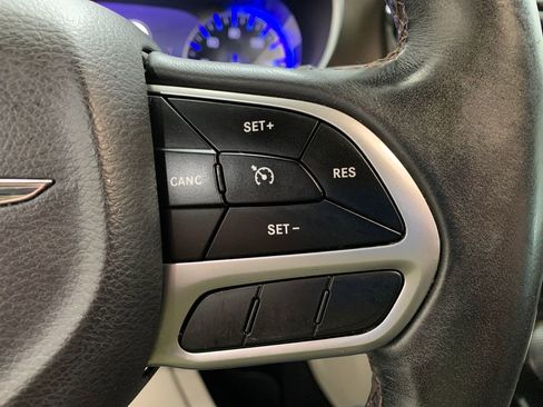 Used 2018 Chrysler Pacifica Touring-L Plus image 14