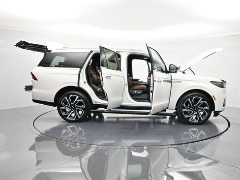New 2026 Lincoln Navigator Reserve AWD/4WD image 49