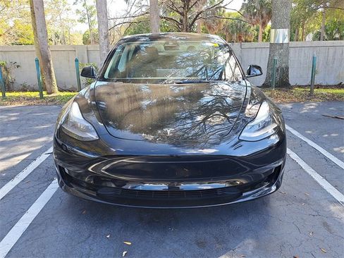 Used 2023 Tesla Model 3 Standard Range image 2