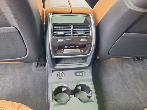 Used 2023 BMW X7 xDrive40i w/ M Sport Package AWD/4WD image 15
