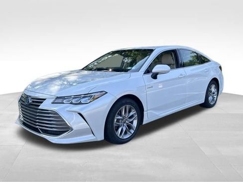 Used 2021 Toyota Avalon XLE w/ Moonroof Package FWD image 1