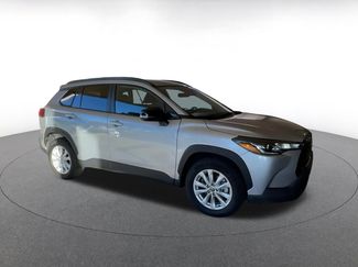 Used 2025 Toyota Corolla Cross LE video 2