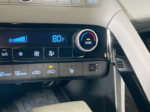 Used 2023 Hyundai Elantra SEL w/ Convenience Package image 20