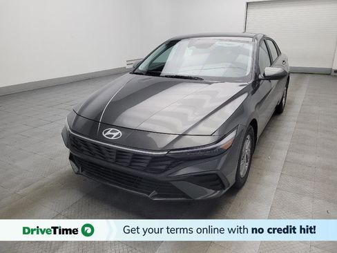 Used 2024 Hyundai Elantra SE image 1