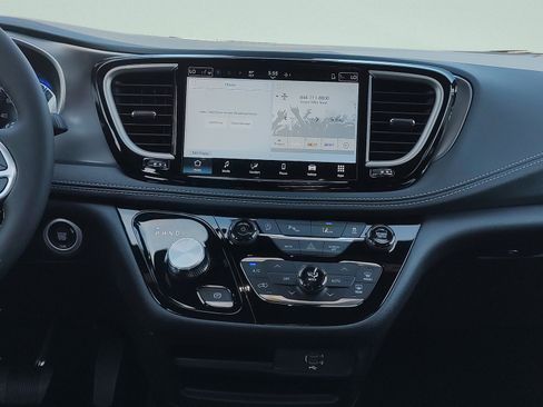 New 2026 Chrysler Pacifica Select image 13