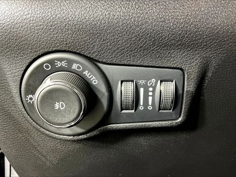 Used 2024 Jeep Compass Latitude AWD/4WD image 36