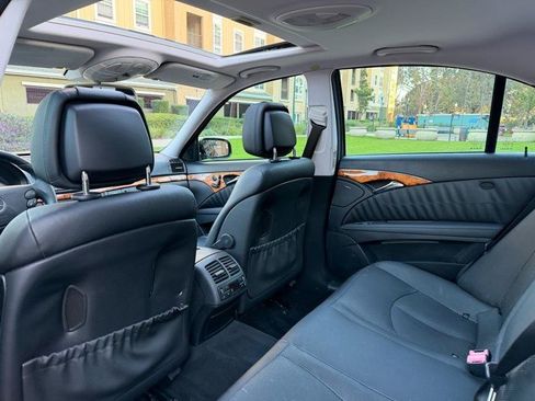 Used 2009 Mercedes-Benz E 550 Sedan image 40