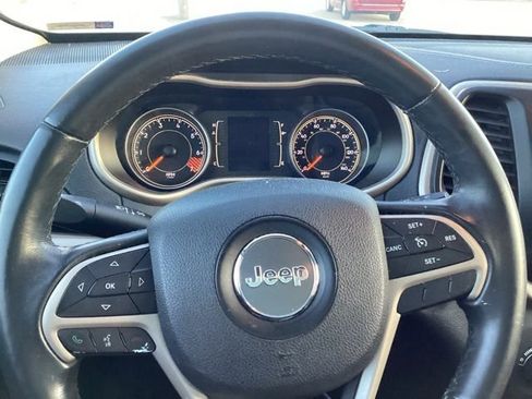 Used 2015 Jeep Cherokee Sport FWD image 25