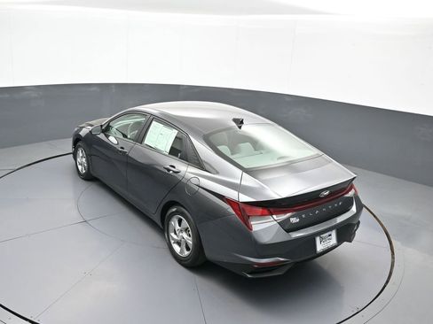 Certified 2021 Hyundai Elantra SE FWD image 39