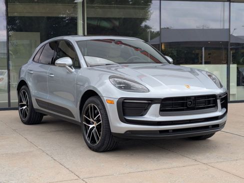 Certified 2026 Porsche Macan AWD/4WD image 7