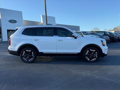 Used 2023 Kia Telluride S image 3